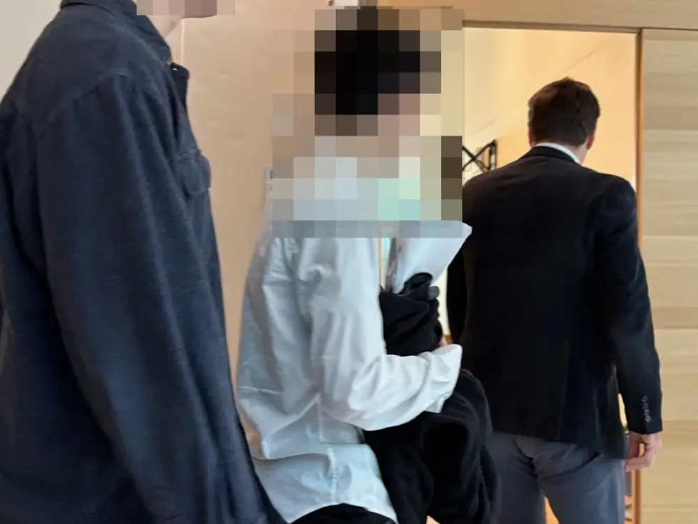 Korneuburg Mahkemesi’nde ISID Destekçisi Çocuğa Şartlı Serbestlik Korneuburg Mahkemesi’nde IS Destekçisi Çocuğa Şartlı Serbestlik