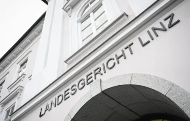 Linz’de Şok Edici Olay: Kadın, Cep Telefonunda Kendi Taciz Görüntülerini Buldu Linz’de Şok Edici Olay: Kadın, Cep Telefonunda Kendi Taciz Görüntülerini Buldu