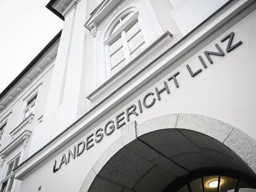 Linz’de Şok Edici Olay: Kadın, Cep Telefonunda Kendi Taciz Görüntülerini Buldu Linz’de Şok Edici Olay: Kadın, Cep Telefonunda Kendi Taciz Görüntülerini Buldu