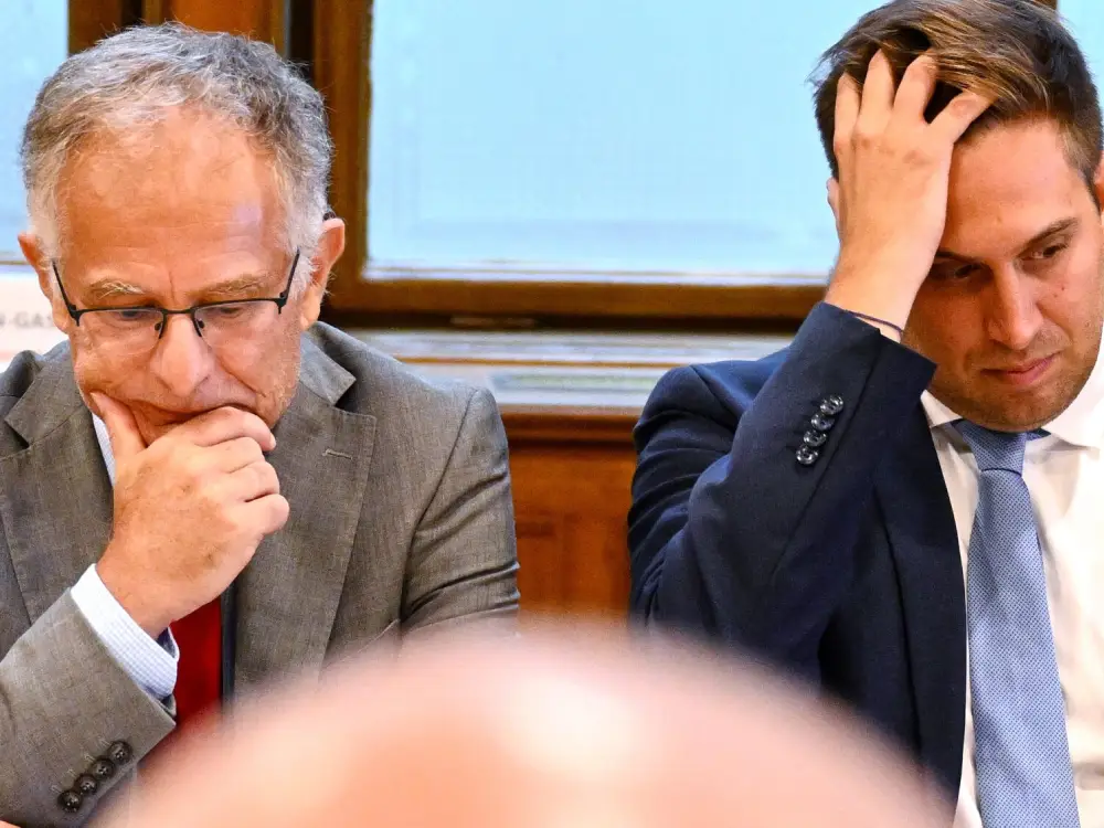 Memur Maaşları Görüşmelerinde Gerginlik: Hükümet ve Sendika Masada Memur Maaşları Görüşmelerinde Gerginlik: Hükümet ve Sendika Masada