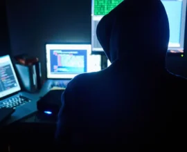 Online Dolandırıcılar Yaşlı Kadının Hesabını Boşalttı: 17.000 Euro Kayıp