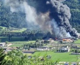 Osttirol’de Geri Dönüşüm Tesisinde Büyük Yangın: Tehlike Hâlâ Sürüyor