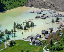 ötschental'da Gletscher Çöküşü, Sel ve Tahliye Riski Artıyor