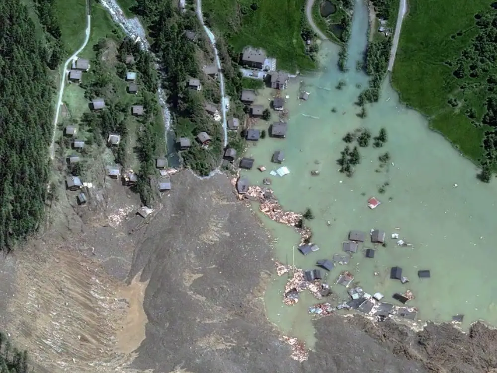 İsviçre'de Buzul Çöküşü, Sel ve Tahliye Riski Artıyor