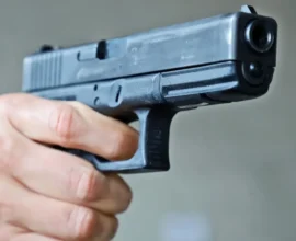 Park yeri tartışması kabusa döndü: 54 yaşındaki adam havaya ateş açtı