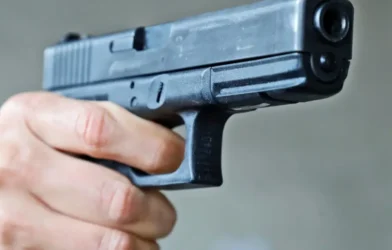 Park yeri tartışması kabusa döndü: 54 yaşındaki adam havaya ateş açtı Park yeri tartışması kabusa döndü: 54 yaşındaki adam havaya ateş açtı