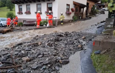 Pinzgau’da Afet Alarmı: Heyelanlar Yolları ve Evleri Kapladı Pinzgau’da Afet Alarmı: Heyelanlar Yolları ve Evleri Kapladı