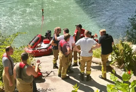 Salzachöfen’de Şişme Kano Devrildi: Genç Adam Taş Altında Sıkışarak Öldü