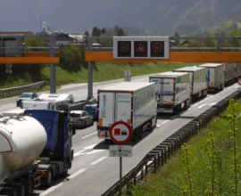 Salzburg’da Yoğun Tatil Trafiği: A10’da Araçlar Saatlerce Bekliyor