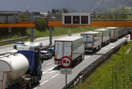 Salzburg’da Yoğun Tatil Trafiği: A10’da Araçlar Saatlerce Bekliyor