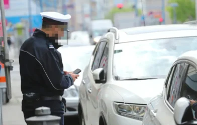 Sarhoş Sürücü Park Polisi Üzerine Araç Sürdü Sarhoş Sürücü Park Polisi Üzerine Araç Sürdü