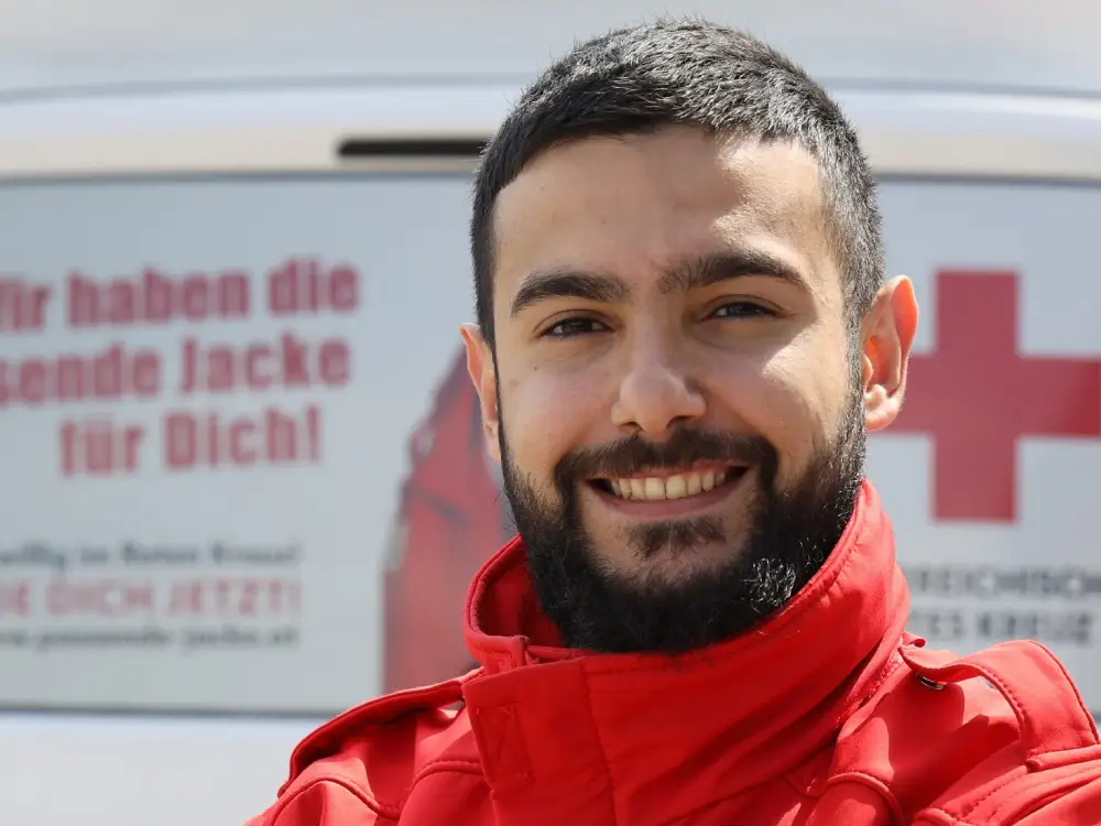 Savaştan Kaçan Genç, Avusturya’da Kızılhaç Gönüllüsü Oldu