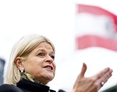 Savunma Bakanı Tanner’dan Kadınlar İçin Zorunlu Askerlik Açıklaması: “Mutlak Eşitlik Olmadan Olmaz”