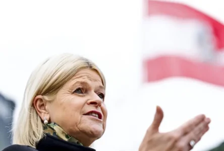 Savunma Bakanı Tanner’dan Kadınlar İçin Zorunlu Askerlik Açıklaması: “Mutlak Eşitlik Olmadan Olmaz”