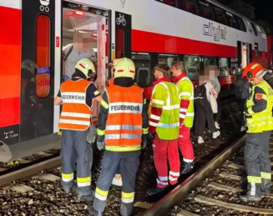 Sel ve Fırtına Klosterneuburg’u Vurdu: 200 Yolcu Trendeki Arızadan Kurtarıldı