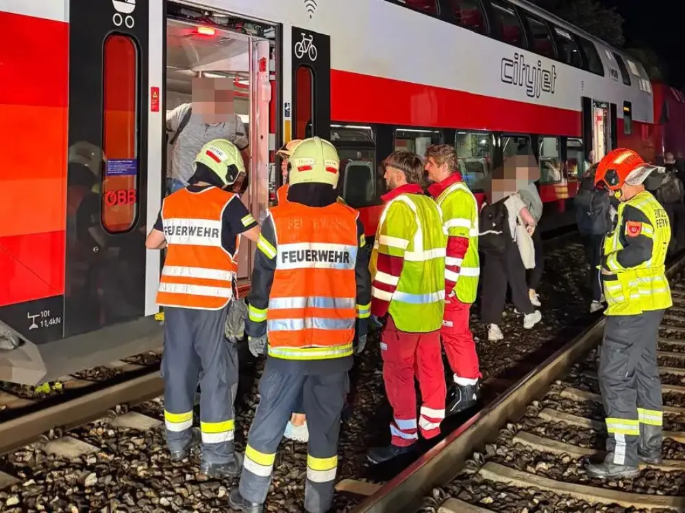 Sel ve Fırtına Klosterneuburg’u Vurdu: 200 Yolcu Trendeki Arızadan Kurtarıldı
