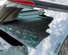 Sollama Sonrası Kavga: 18 Yaşındaki Sürücü Araca Çekiçle Saldırdı