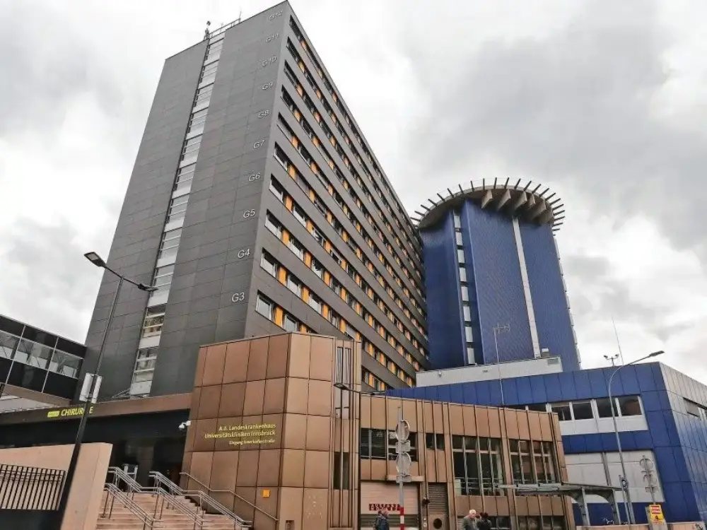 Somalili Genç Hastanede Olay Çıkardı: Güvenlik ve Polis Yaralandı