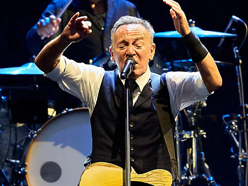Springsteen'in Almanya’daki Son Konserinde 3 Hayran Yaralandı Springsteen'in Almanya’daki Son Konserinde 3 Hayran Yaralandı