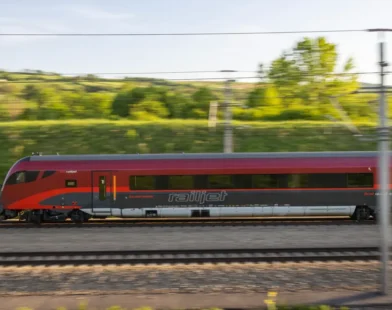 St. Pölten’de Sigara İçmek İsteyen Yolcunun Tehlikeli Tren Macerası