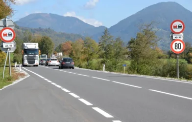 Steiermark’ta 35 Yol Levhası Çalındı: Zarar 10.000 Euroyu Aştı Steiermark’ta 35 Yol Levhası Çalındı: Zarar 10.000 Euroyu Aştı
