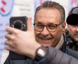 Strache'nin Viyana'daki İlçe Meclis Üyeliği: Şans mı, Direniş mi?