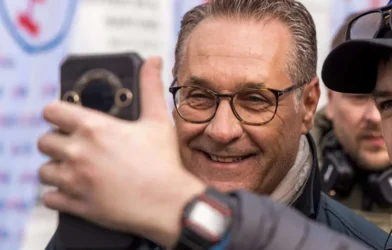 Strache'nin Viyana'daki İlçe Meclis Üyeliği: Şans mı, Direniş mi? Strache'nin Viyana'daki İlçe Meclis Üyeliği: Şans mı, Direniş mi?