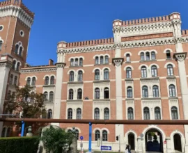 Taksiciyle Tartışan Yolcu, Aracı Kaçırdı ve WEGA Karargâhına Park Etti