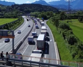 Tatil Dönüşü A10 Otoyolunda 30 Kilometrelik Trafik Çilesi