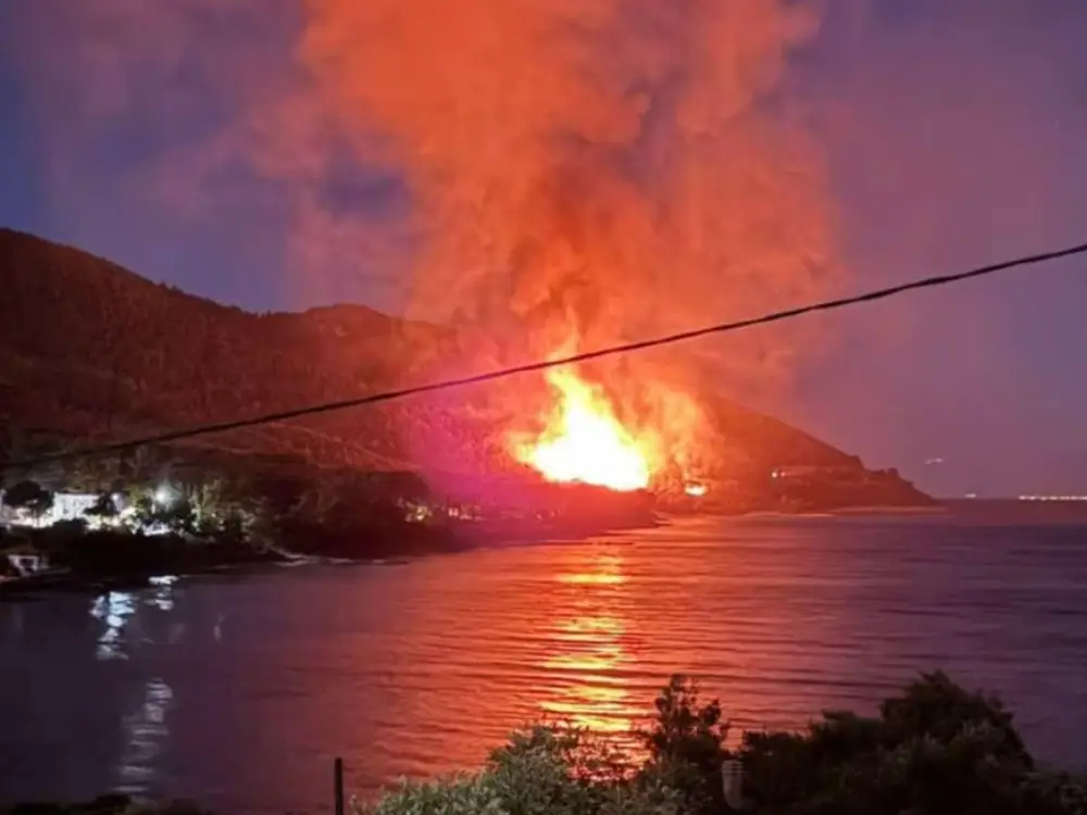 Thassos Adası’nda Orman Yangını: Alevlerle Gelen Alışkanlık