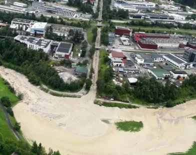 Tirol Stubaital’da Şiddetli Yağış: Sel İki Köprüyü Sürükledi