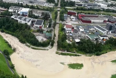 Tirol Stubaital’da Şiddetli Yağış: Sel İki Köprüyü Sürükledi