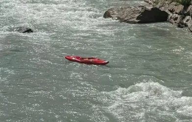 Tirol’de Boş Kayak Alarmı: İtfaiye ve Su Kurtarma Harekete Geçti Tirol’de Boş Kayak Alarmı: İtfaiye ve Su Kurtarma Harekete Geçti
