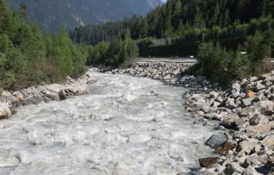 Tirol’de Exhibitionist Paniği: İki Kadın Tacize Uğradı Tirol’de Exhibitionist Paniği: İki Kadın Tacize Uğradı