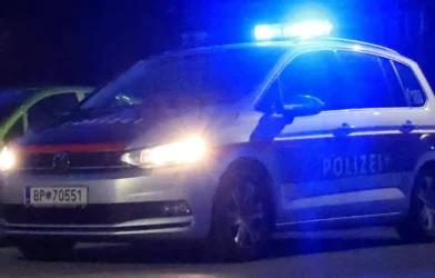 Tirol’de Gençlerin Saldırısı: 45 Yaşındaki Adam Beyin Kanamasıyla Hastanede Tirol’de Gençlerin Saldırısı: 45 Yaşındaki Adam Beyin Kanamasıyla Hastanede