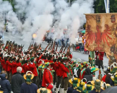 Tirol’de Kadınların Silah Taşıma Hakkı Tartışılıyor
