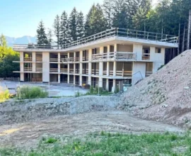 Tirol’de Milyonluk İnşaat Terk Edildi: Hayalet Yapı Çürümeye Terk Ediliyor