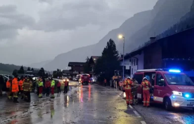 Tirol’de Şiddetli Yağış: Gschnitz'te Sivil Savunma Alarmı Verildi Tirol’de Şiddetli Yağış: Gschnitz'te Sivil Savunma Alarmı Verildi