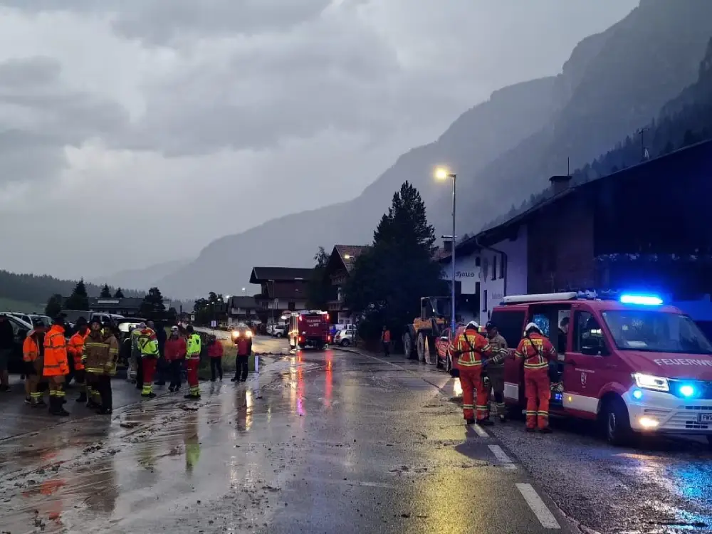 Tirol’de Şiddetli Yağış: Gschnitz'te Sivil Savunma Alarmı Verildi Tirol’de Şiddetli Yağış: Gschnitz'te Sivil Savunma Alarmı Verildi