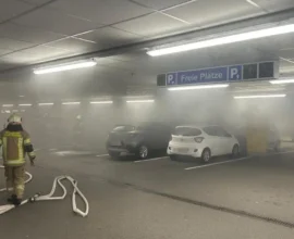 Tirol’de Süpermarket Altındaki Otoparkta Araç Yangını