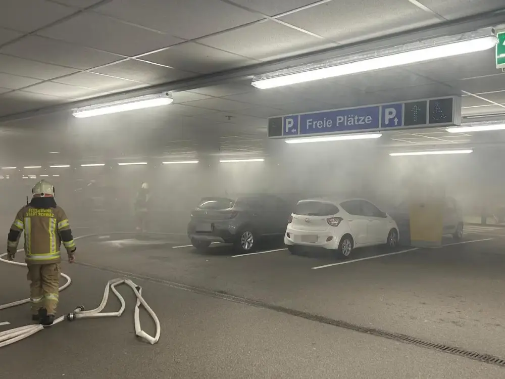 Tirol’de Süpermarket Altındaki Otoparkta Araç Yangını Tirol’de Süpermarket Altındaki Otoparkta Araç Yangını