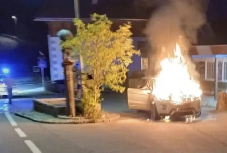 Tirol'de Tatilcilerin Otomobili Seyir Halindeyken Yandı