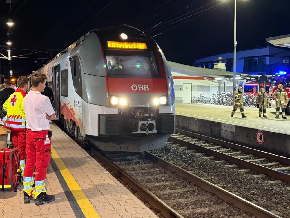Tirol’de Tren Yolculuğunda Patlayan Telefon Panik Yarattı Tirol’de Tren Yolculuğunda Patlayan Telefon Panik Yarattı