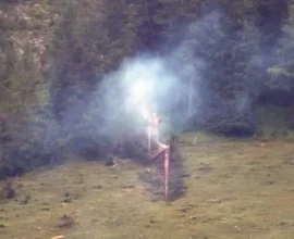 Tirol’de Yıldırım Düşmesi Sonucu Ağaç Yangını