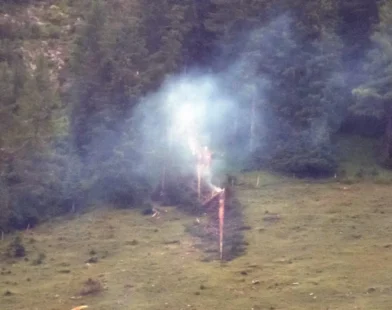 Tirol’de Yıldırım Düşmesi Sonucu Ağaç Yangını