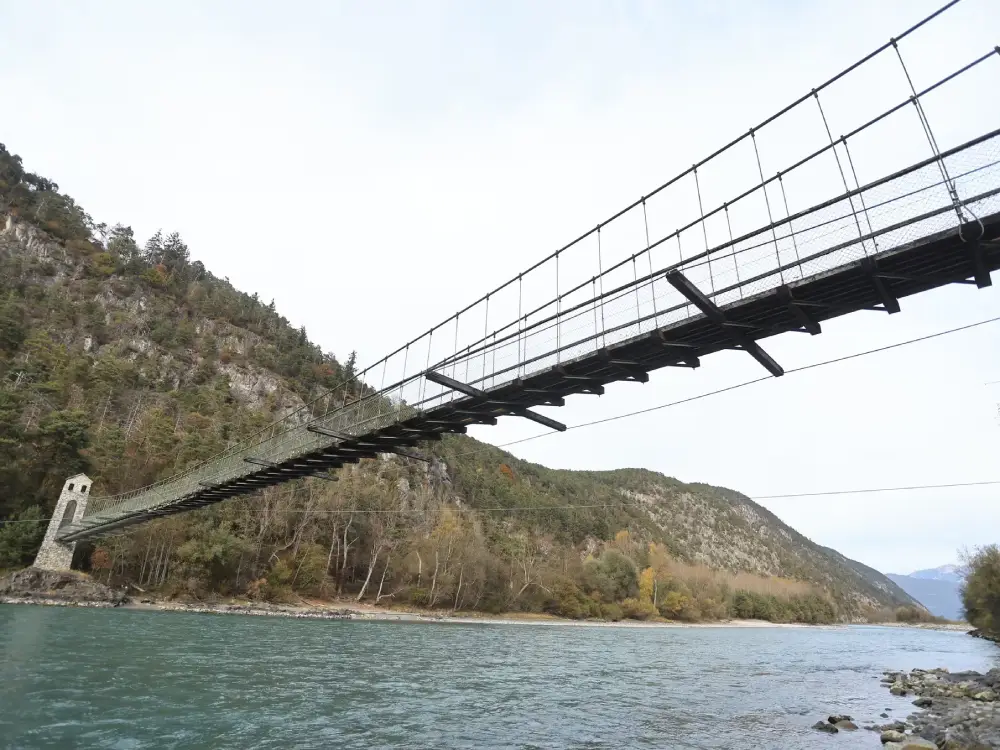 Tirol’deki Tarihi Asma Köprü Güvenlik Nedeniyle Kapatıldı Tirol’deki Tarihi Asma Köprü Güvenlik Nedeniyle Kapatıldı