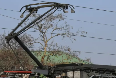 Tren Vagonu Üstünde Ölüm: 15 Yaşındaki Çocuk Yüksek Gerilime Kapılarak Öldü
