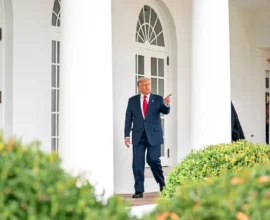 Trump, ABD Eğitim Bakanlığını Kapatıyor