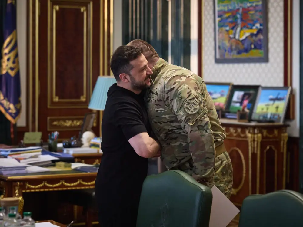 Ukrayna'dan Rus Askeri Havaalanlarına Şok Drone Saldırısı Ukrayna'dan Rus Askeri Havaalanlarına Şok Drone Saldırısı