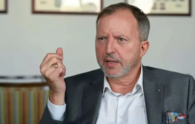 Viyana Hietzing’de ÖVP İlçe Başkanı Ebert, Koltuğunu Rakibi Sperker’e Bırakıyor Viyana Hietzing’de ÖVP İlçe Başkanı Ebert, Koltuğunu Rakibi Sperker’e Bırakıyor